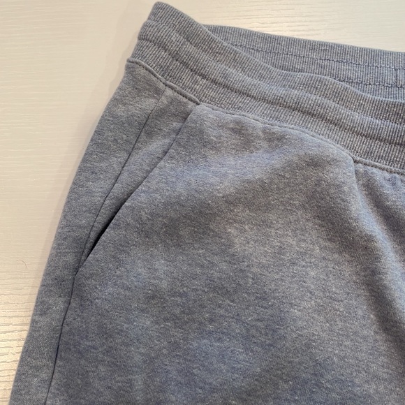 Waist 19 to 20” 10”rise 27” inseam. There’s like a blue gray heathered color - Picture 4 of 8
